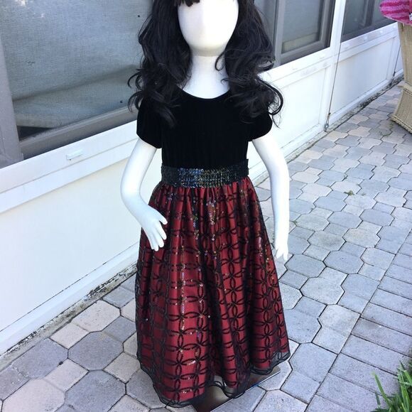 Girls Cinderella Red And Black Sequined Gown Size 5 - Picture 1 of 8